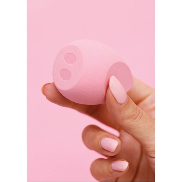 Ciaté London x Miss Piggy Piggy Perfector Sponge - Picture 5 of 6